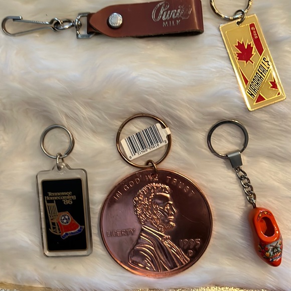Set- 5 Keychains - Picture 1 of 2
